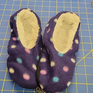 Women's Slippers fits shoe size 5-9 One Size Fits Most Purple Polka Dot